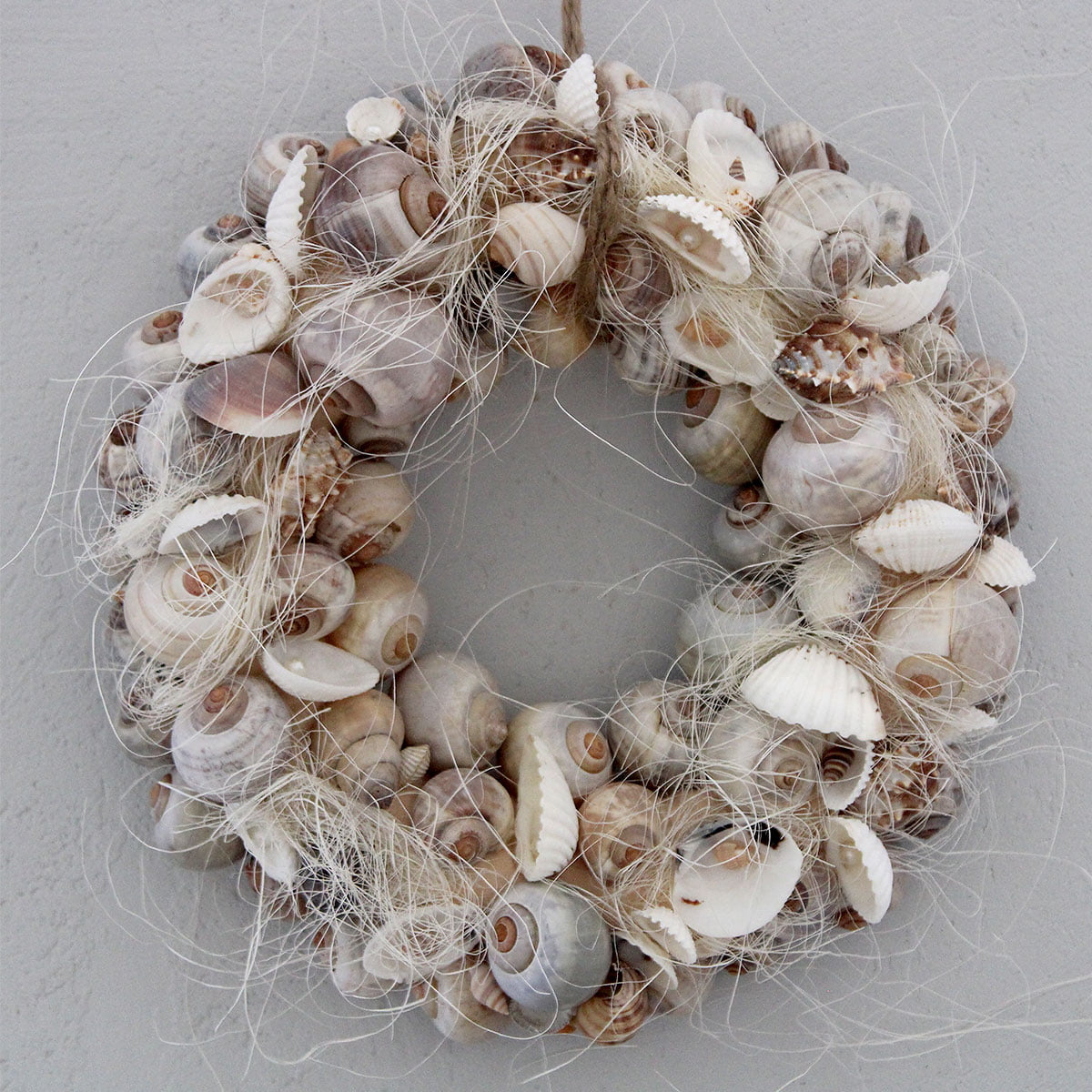 Wianek z muszelek i sizalu