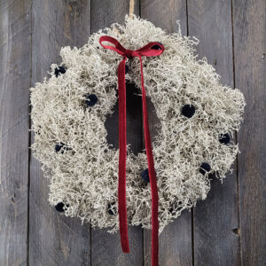 Wianek z drutowca i granatowej kraspedii