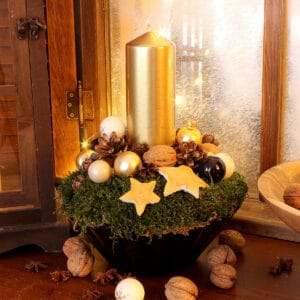 Świąteczny stroik w odcieniach złota