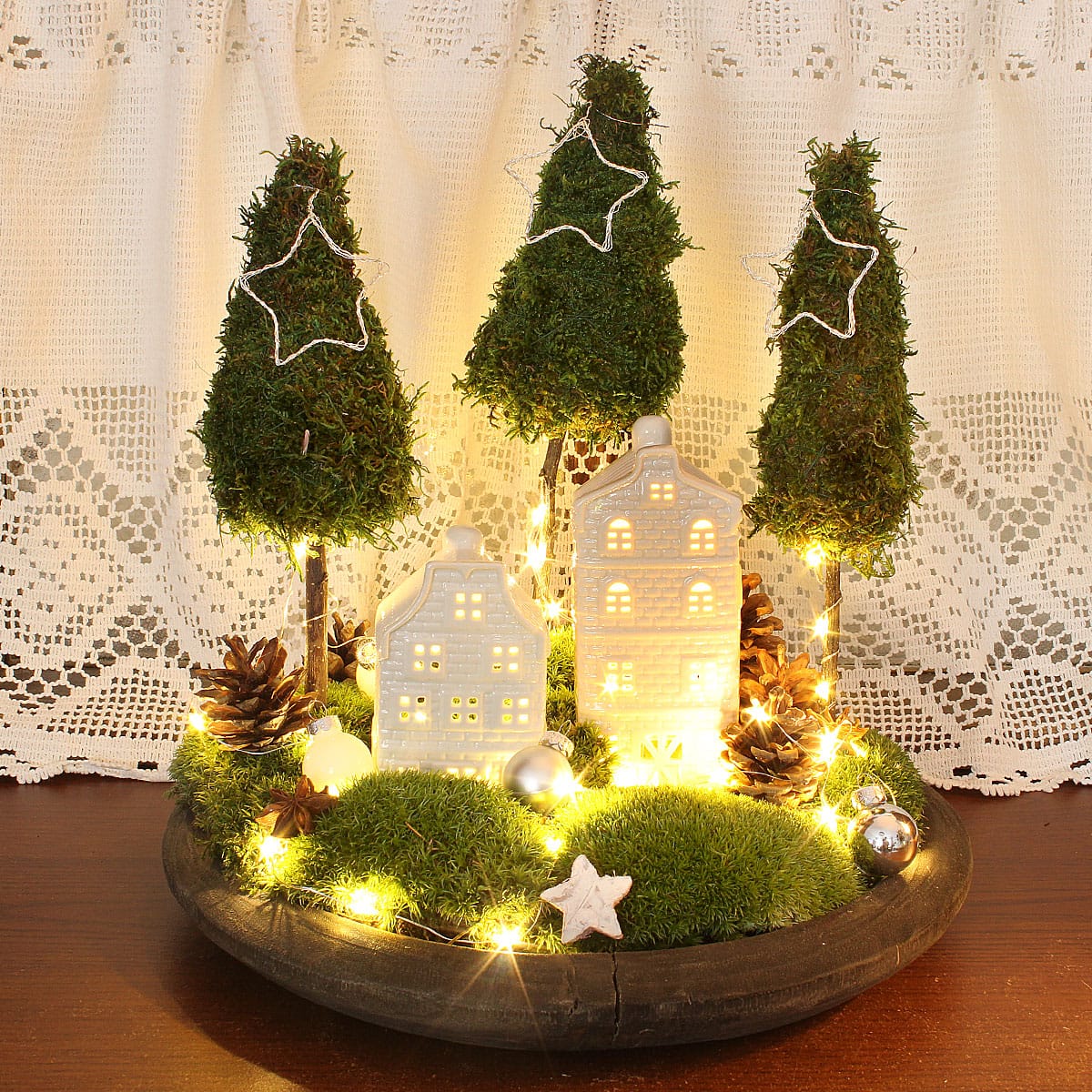 Bożonarodzeniowy stroik z mchem