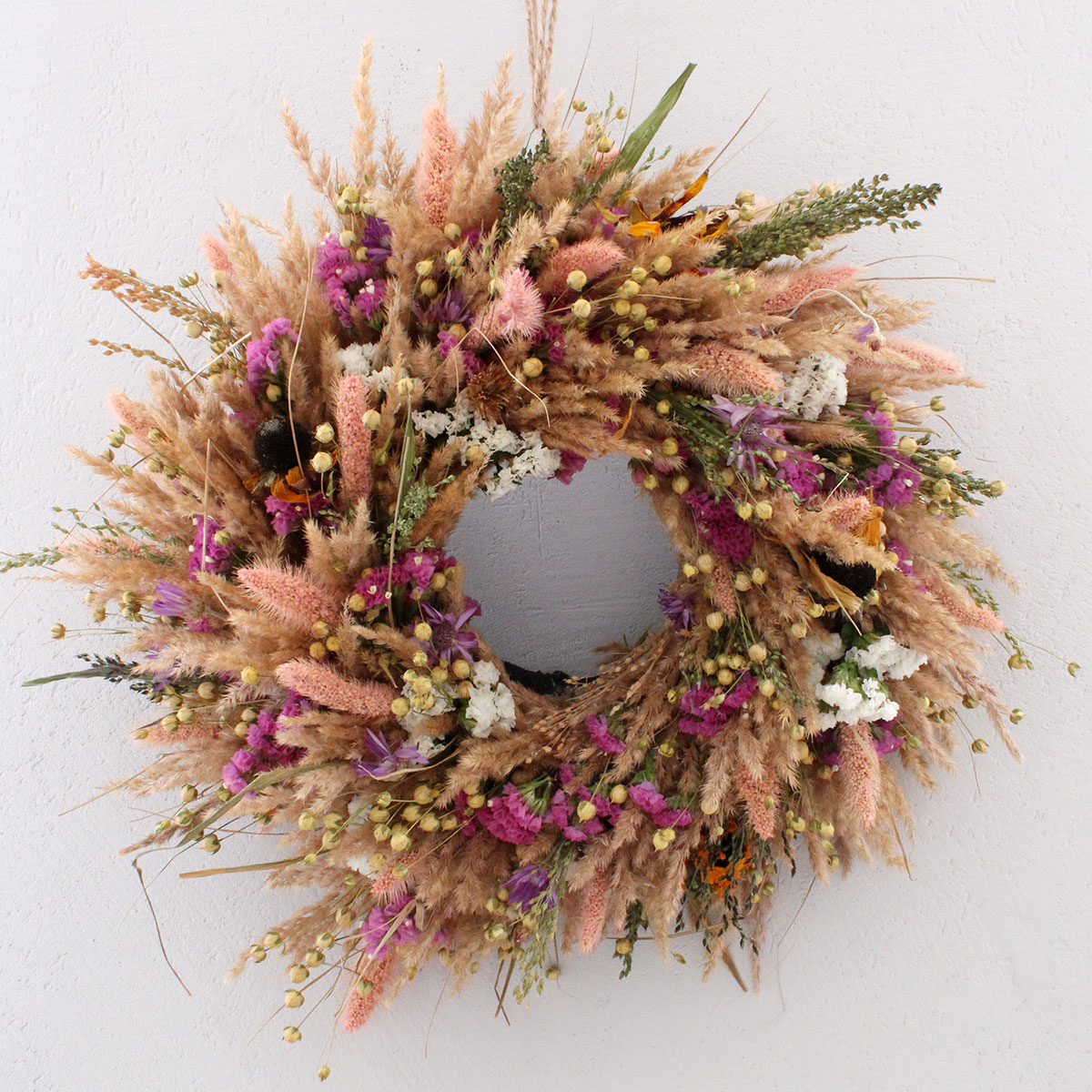 Polny wianek z suszonym lnem i zatrwianem