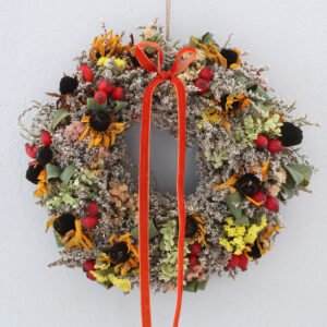 Wianek z zatrwianu i dzikiej róży