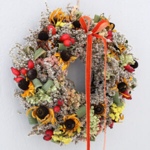 Wianek z zatrwianu i dzikiej róży