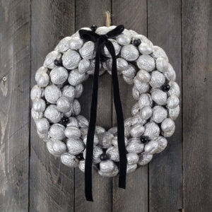 Orzechowy wianek w srebrnym kolorze
