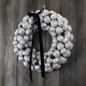 Orzechowy wianek w srebrnym kolorze