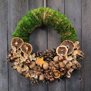 Bożonarodzeniowy wianek z mchu