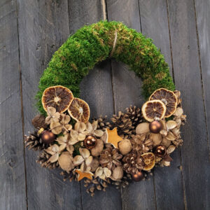 Bożonarodzeniowy wianek z mchu