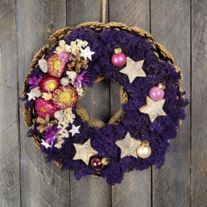 Świąteczny wianek w fioletach