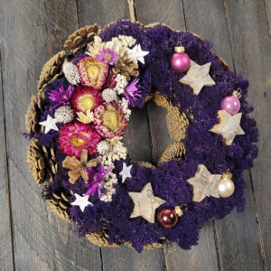 Świąteczny wianek w fioletach