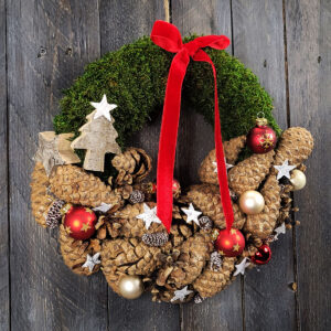 Świąteczny wianek z mchem