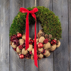 Świąteczny wianek z mchem