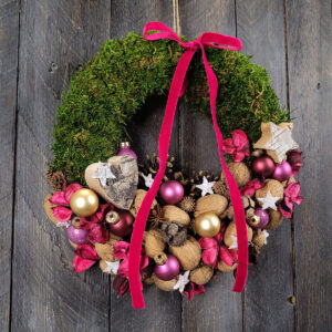 Świąteczny wianek z mchem