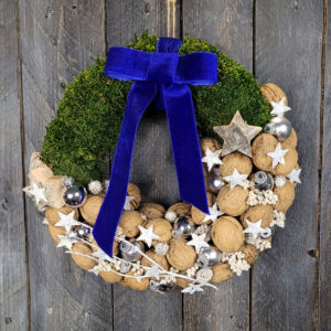 Świąteczny wianek z mchem