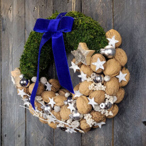 Świąteczny wianek z mchem