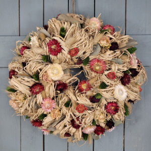 Wianek z rafii i pastelowych kwiatów