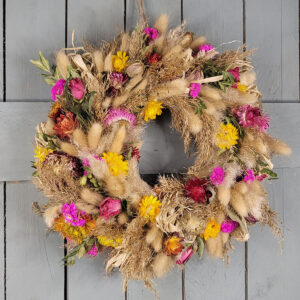 Puszysty wianek z kwiatami