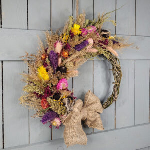 Rustykalny wianek z barwnym akcentem