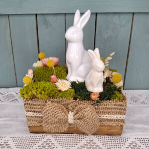 Stroik wielkanocny z zającami