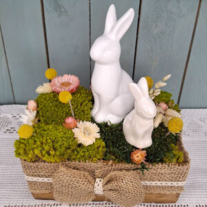 Stroik wielkanocny z zającami