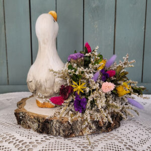 Wielkanocny stroik na plastrze brzozy