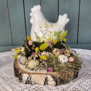 Wielkanocny stroik na plastrze z kurką