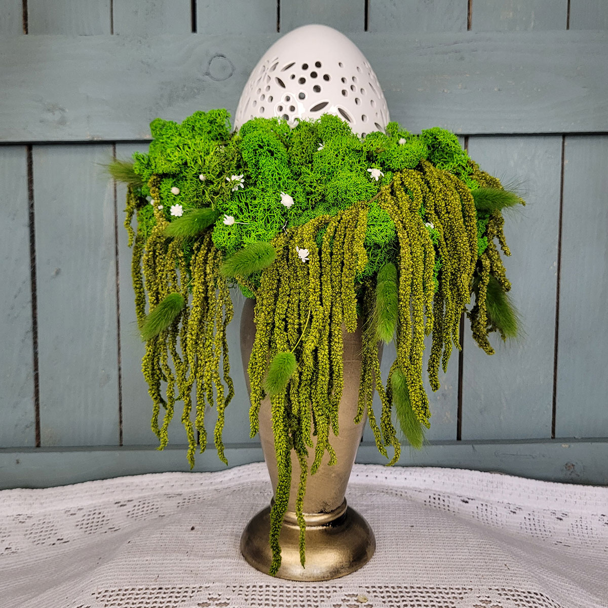 Wielkanocny stroik w zieleni mchu