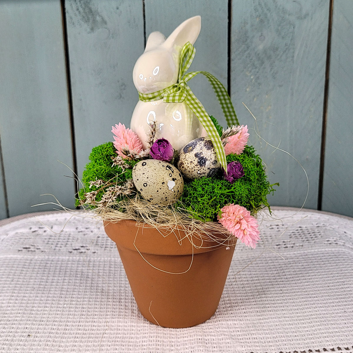 Wielkanocny stroik w zieleni mchu