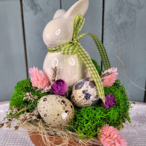 Wielkanocny stroik w zieleni mchu