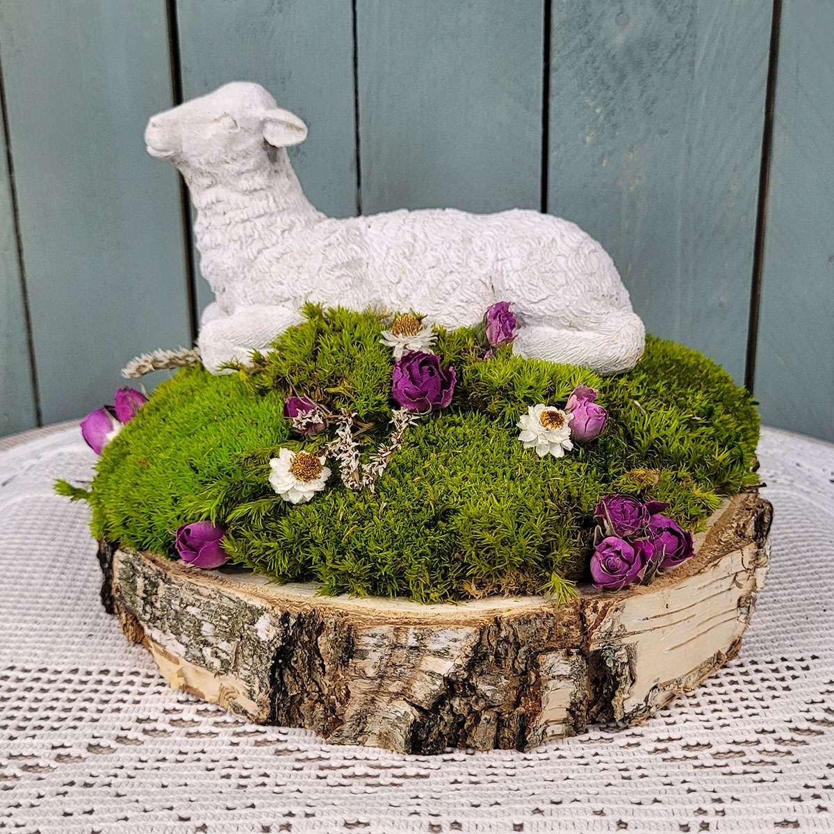 Stroik wielkanocny na plastrze brzozy