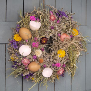 Wielkanocny wianek z suszonych kwiatów