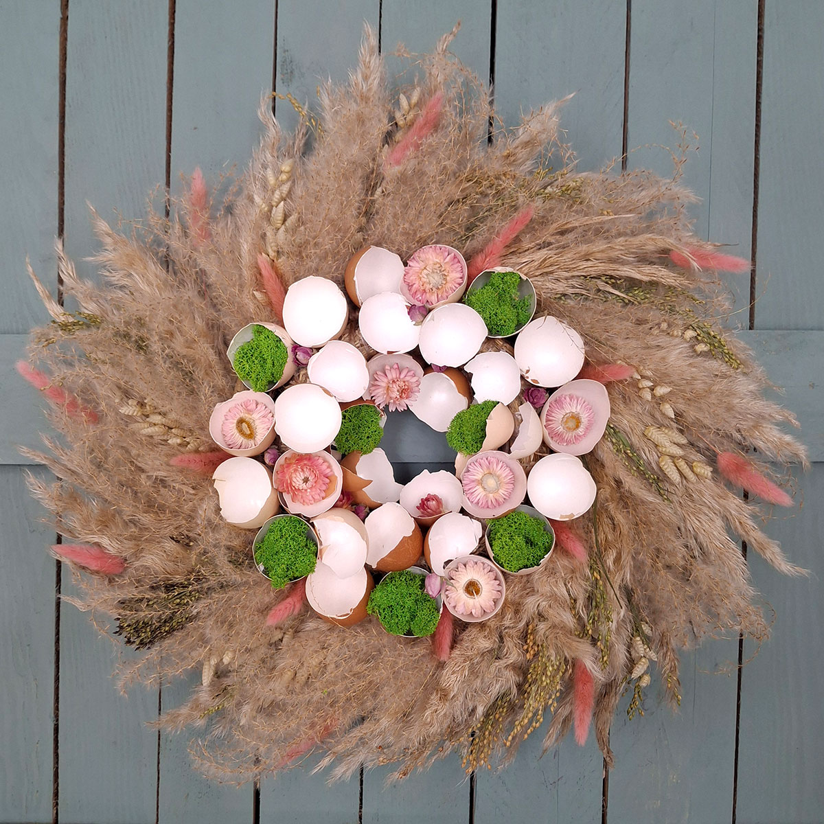 Wielkanocny wianek z traw pampasowych