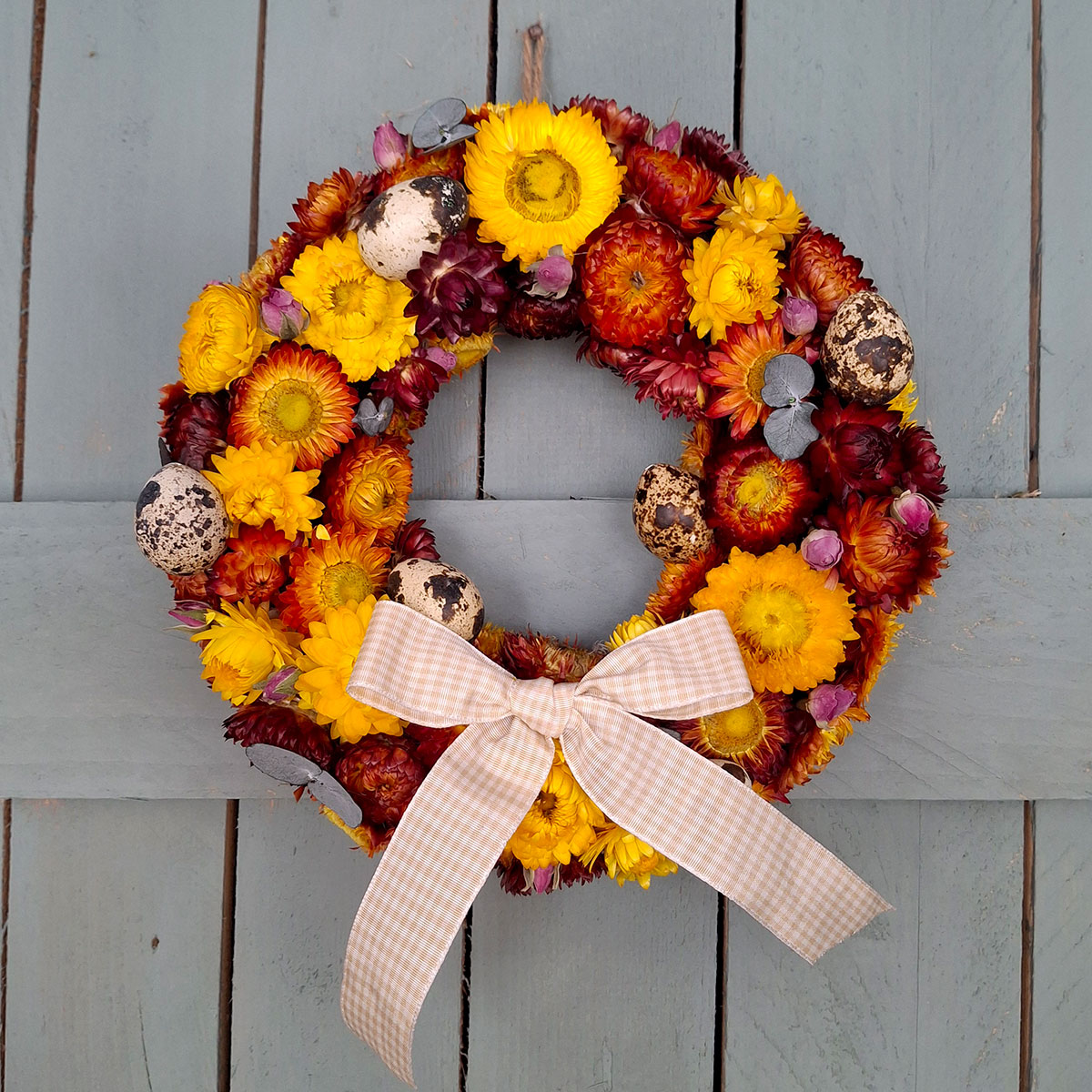 wielkanocny wianek z kocanek