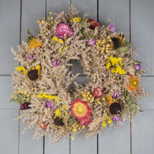 Wianek z suszonych kwiatów